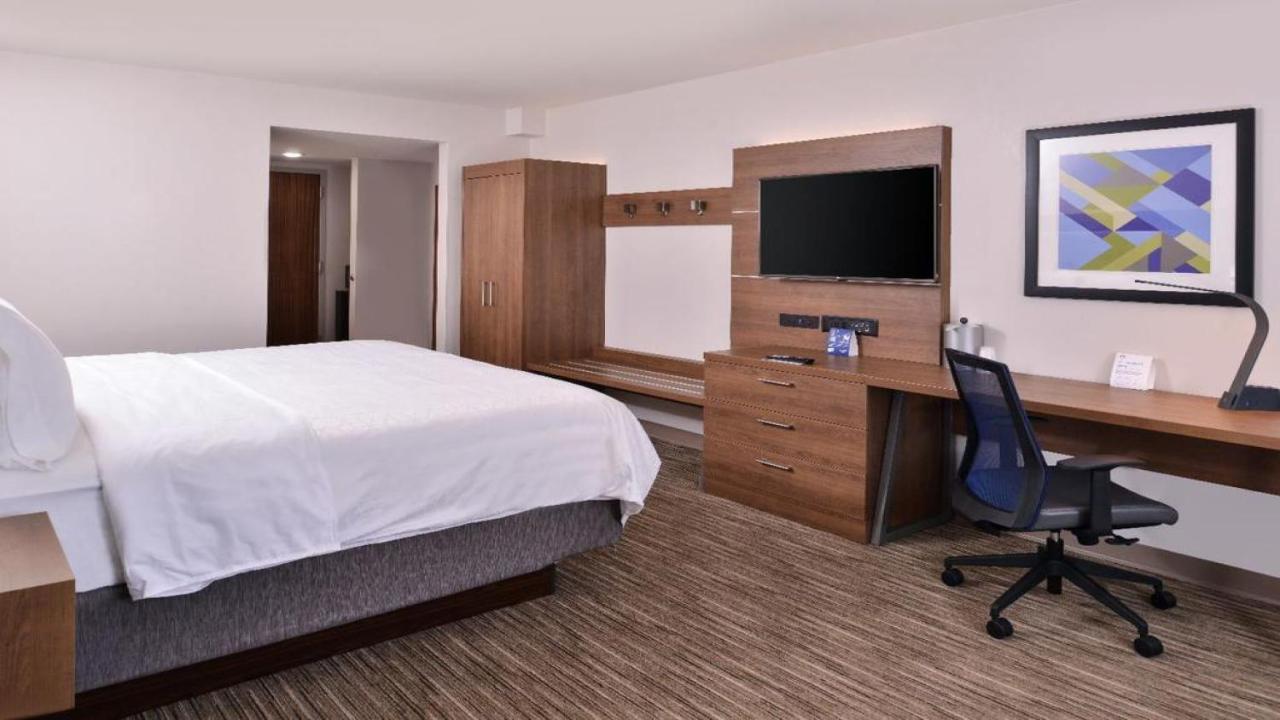 Holiday Inn Express Hotel & Suites Mount Pleasant By Ihg Exterior foto