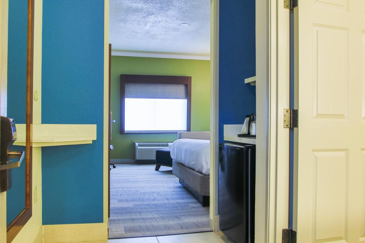Holiday Inn Express Hotel & Suites Mount Pleasant By Ihg Exterior foto