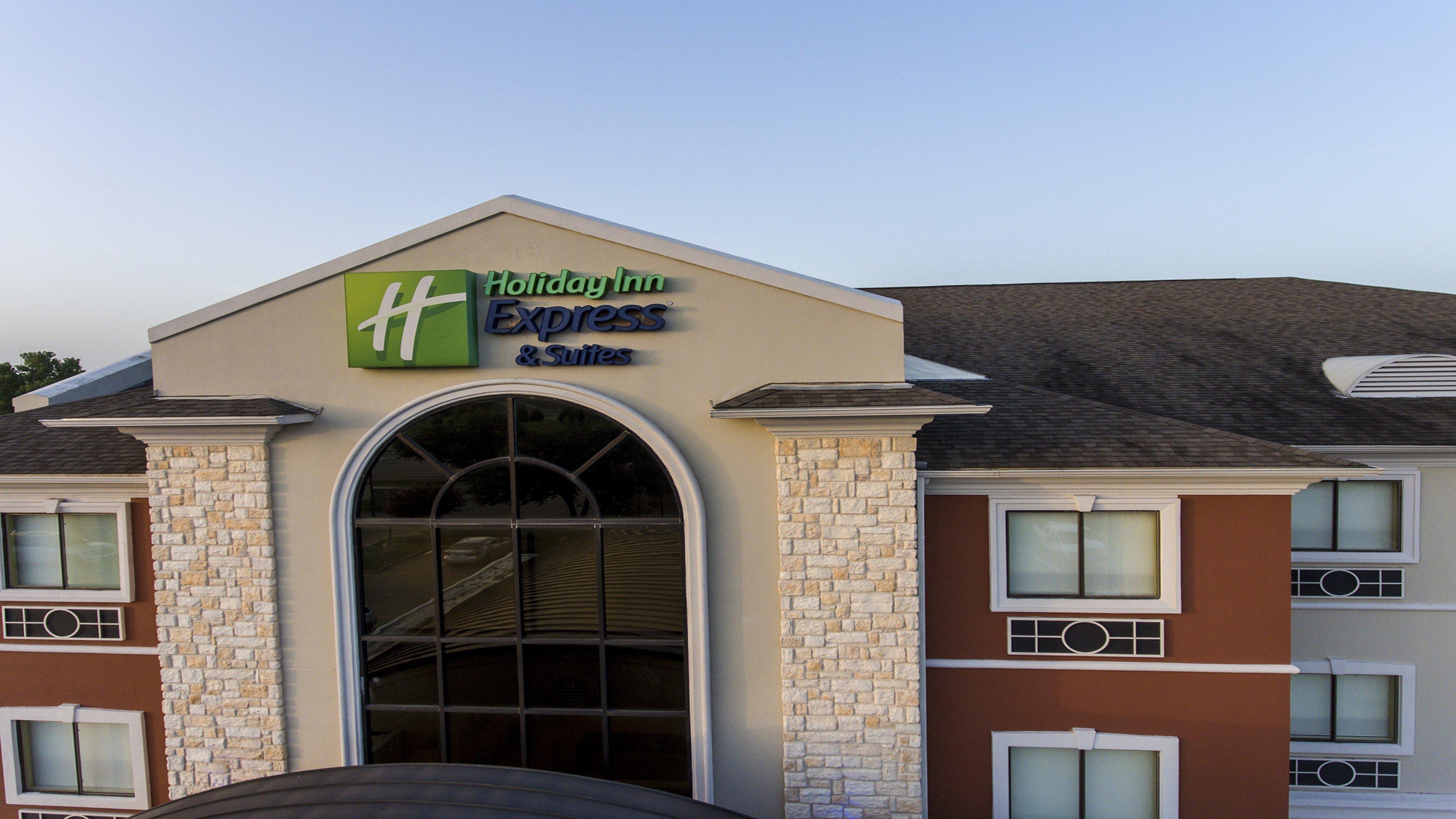 Holiday Inn Express Hotel & Suites Mount Pleasant By Ihg Exterior foto
