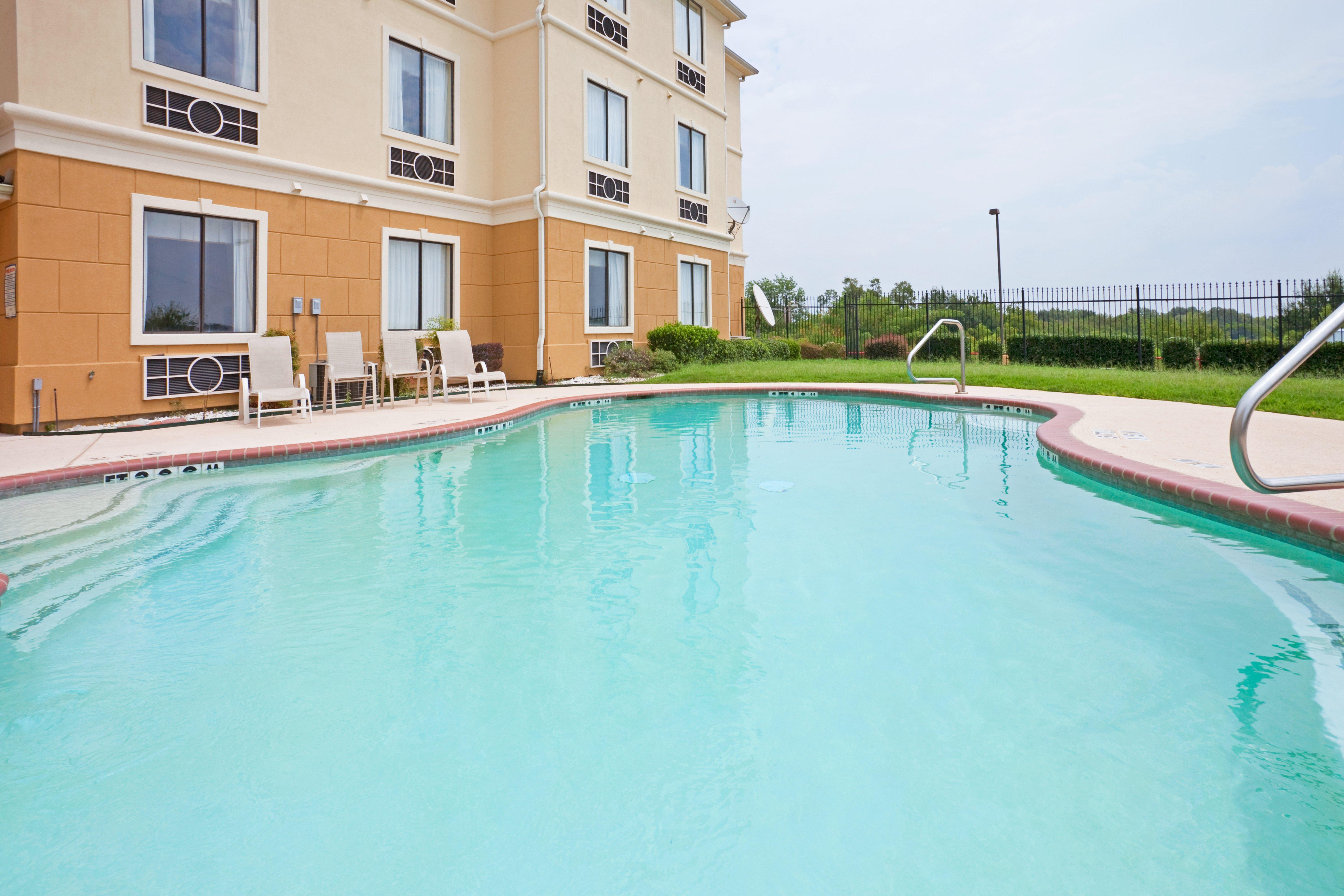 Holiday Inn Express Hotel & Suites Mount Pleasant By Ihg Exterior foto
